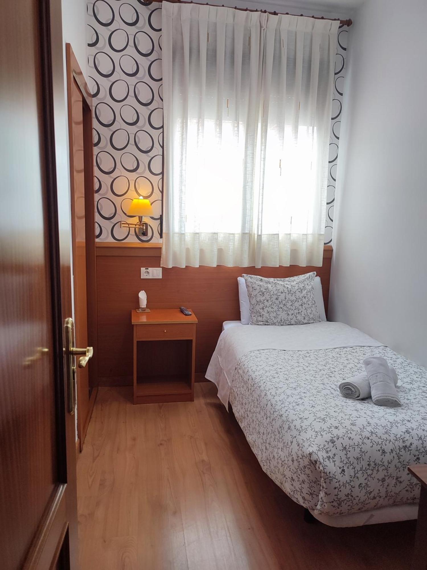 Hostal Salome Madrid Exterior photo
